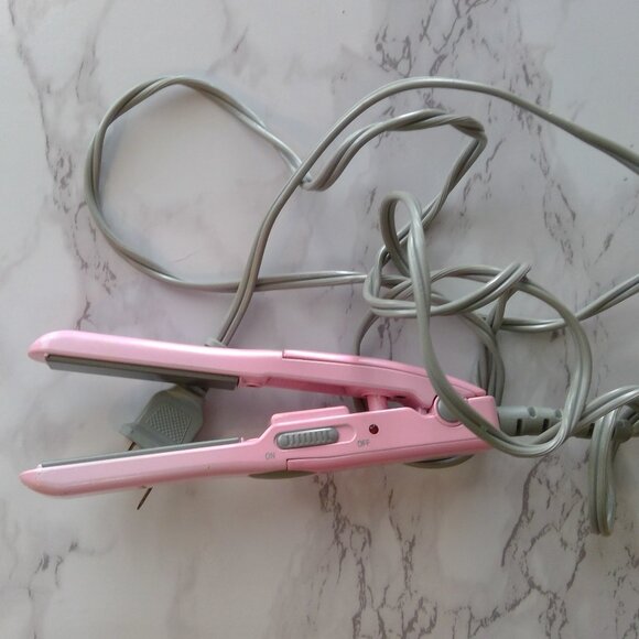 Nano Titanium by Babyliss Pro 1/2" Ceramic Straightening Iron - Travel Size! - Picture 7 of 12